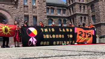 Hundreds gather in Toronto to honour 215 Indigenous children found buried in B.C.