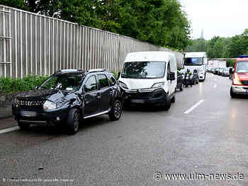 Unfall und Verkehrschaos wegen Kanaldeckel