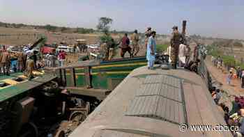 35 killed after 2 express trains collide in southern Pakistan