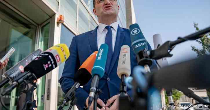 Merkel und Laschet verteidigen Spahn im Masken-Streit