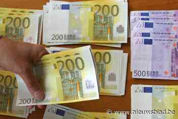 Dievegge steelt handtas van oudere dame met 20.000 euro in