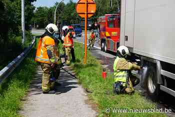 Chauffeur van vleeswaren kan rokende vrachtwagen zelf blussen