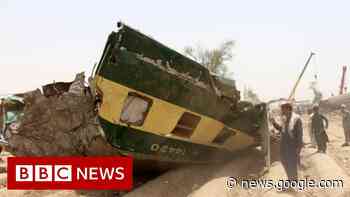 Passenger trains crash in Pakistan killing dozens - BBC News - BBC News