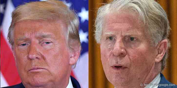 A special grand jury is secretly hearing from witnesses in the Manhattan DA's Trump investigation. Here's how it'll decide whether to bring criminal charges.