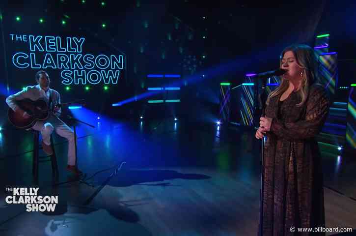 Your Tears Might Run Dry During Kelly Clarkson’s Boyz II Men-Approved Cover