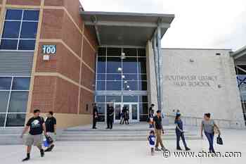 San Antonio-area district responds to controversy behind Mexican flag use at graduation ceremony