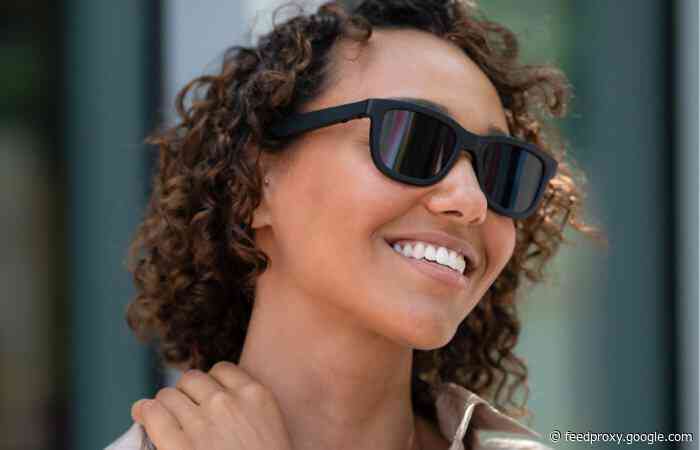 Dusk electrochromic smart sunglasses controlled by your phone