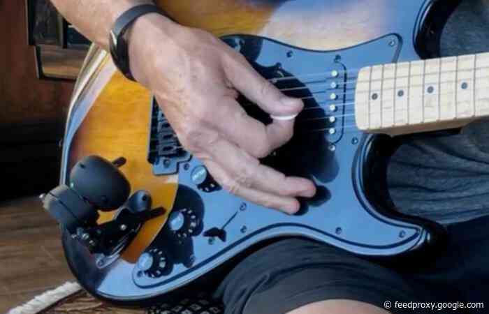 AMPBOT small yet powerful guitar amp launches on Kickstarter