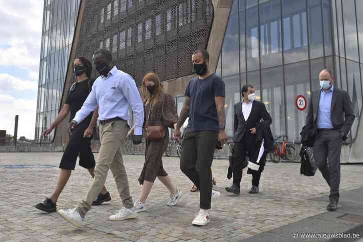 Slechts twee Reuzegommers dagen op op proces: “Waar waren ze om respect te tonen voor hun dierbare vriend?”