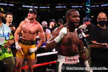 Results / Photos: Floyd Mayweather, Logan Paul go the 8-round distance in exhibition