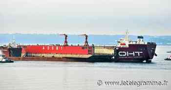 Brest - Un dock flottant de 180 m déchargé à Brest - Le Télégramme