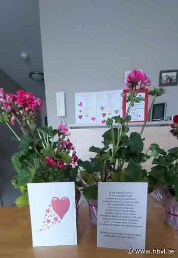 Bestuur Okra Kanne brengt bloemetje naar haar leden - Het Belang van Limburg