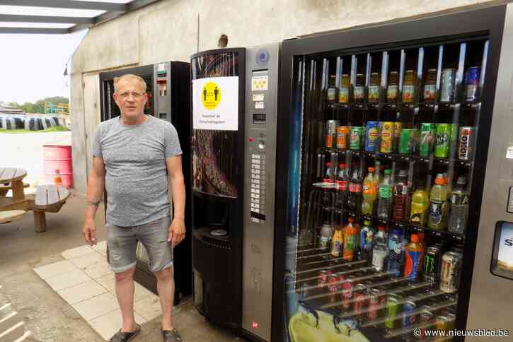 Bioboer moet automaten na zestien jaar verwijderen omdat alleen producten van korte keten vergunning krijgen: “Wie heeft hier nu last van?”