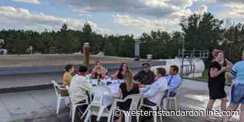 Whistle Stop's Scott mocks Kenney's Sky Palace dinner from roof of his locked cafe - Western Standard