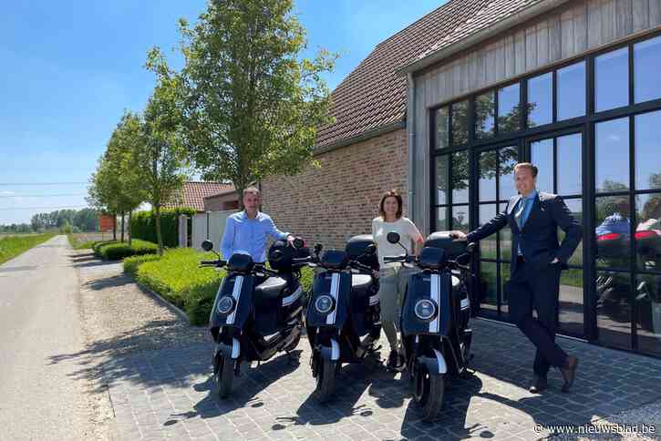 Op de elektrische scooter door het Meetjesland: “Je ruikt, hoort en voelt de natuur”