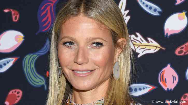 Gwyneth Paltrow Shows Off Her Trim Figure In Jeans And A T Shirt For Trip To Daily Mail 