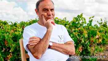 Bruno Vespa tra vino e masseria di lusso a Manduria: "Un verde così non c'è altrove. Talk e libri, ma anch... - La Repubblica