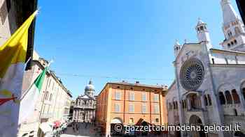 Modena, vestiti succinti in Duomo: «Cacciata senza spiegazioni» - La Gazzetta di Modena
