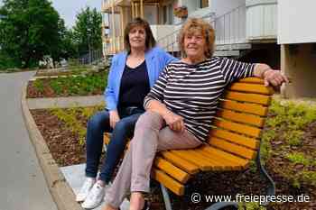 Großvermieter stellt Sitzbänke in Reichenbach auf - Freie Presse