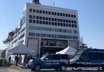 Immigrazione clandestina, due scafisti in stato di fermo appena scesi dalla nave quarantena - SiracusaOggi.it