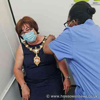 Dudley Mayor gets second Covid jab and urges others to follow - Halesowen News