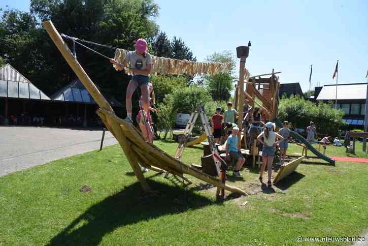 Leerlingen ’t Kraaiennest bouwen speelboot uit gerecycleerd materiaal<BR />