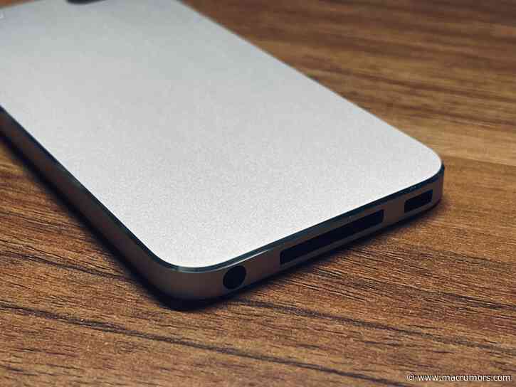 Unreleased iPod Touch 5 With Chamfered Edges and 30-Pin Dock Connector Shared Online