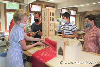 Leerlingen TSM bouwen houten miniatuurversie van Sint-Romboutstoren