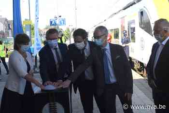 Trein maakt eerste elektrische rit op spoorlijn Mol-Hamont - Gazet van Antwerpen