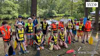 Zum Abschluss der Grundschulzeit: Kinder der Paulo-Freire-Schule in Parchim paddeln auf der Elde | svz.de - svz – Schweriner Volkszeitung