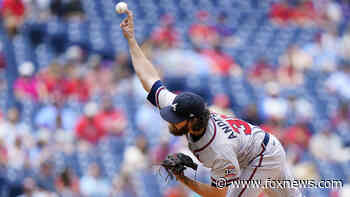 Segura's 2-run single in 10th lifts Phillies over Braves 4-3