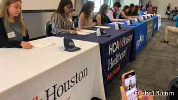 37 new Clear Creek ISD graduates sign on for health care jobs just after graduation - KTRK-TV