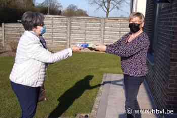 Okra Bocholt verrast leden met paaseitjes - Het Belang van Limburg
