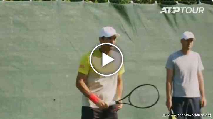 Roger Federer TRAINS in Halle with a TWO-HANDED BACKHAND!