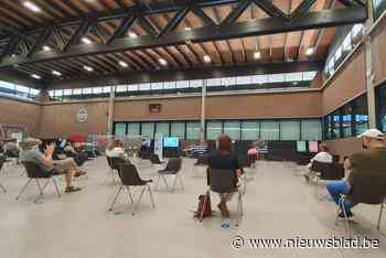 KAART. Twintigers mogen hun vaccinatie-uitnodiging volgende week verwachten: “Elke generatie heeft dezelfde hoop in de ogen”