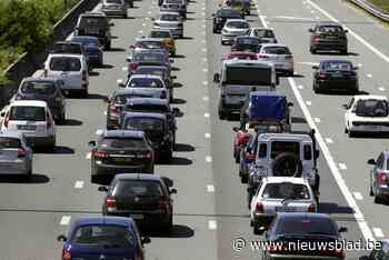 Vier voertuigen betrokken bij ongeval op E40 richting Gent, file van anderhalf uur is het gevolg