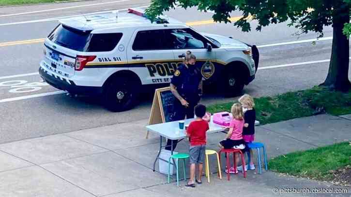 Pittsburgh Police Officer Stops By Kids’ Lemonade Stand