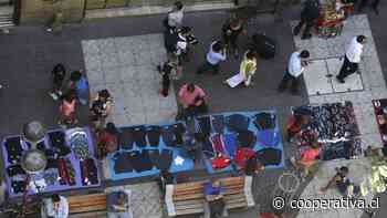 Irací Hassler planea autorizar "parte importante" del comercio ambulante en Santiago