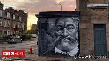 PM gifts photo of Edinburgh anti-slavery mural to Biden