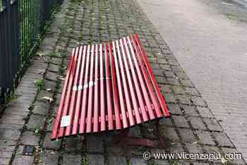 Valdagno, distrutta panchina rossa contro violenza sulle donne. Sindaco Acerbi: "sfregio alla comunità" - Vicenza Più