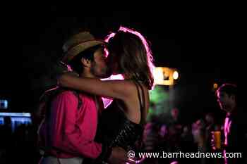 Singletons can seek vaccinated lovers in new dating app campaign - Barrhead News