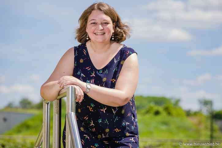 Haar wereld stortte in na zeldzame diagnose, maar nu pakt Evy (31) de draad weer op: “Dankbaar voor wat in nog kan”