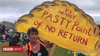 G7: Climate protesters target Cornish summit