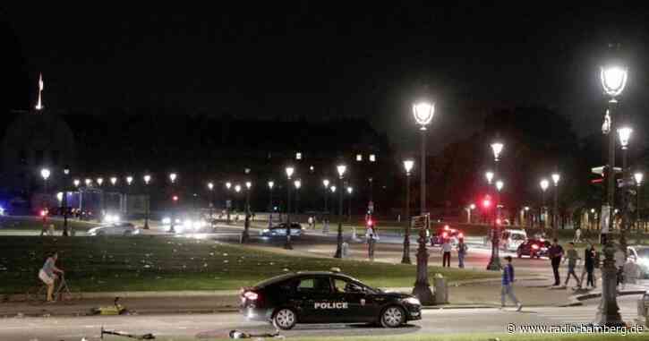 Polizei löst illegale Open-Air-Party in Paris auf