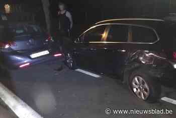 Twee geparkeerde wagens rijp voor de schroot na botsing - Het Nieuwsblad