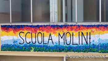 Fermo, 30 mila tappi usati fanno l'insegna di una scuola: a realizzarla gli alunni dell'infanzia Molini - Vivere Fermo