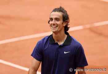 Lorenzo Musetti e l'esame di maturità. L'azzurro dovrà restare fermo per alcune settimane. Dovrebbe giocare solo Wimbledon - LiveTennis.it