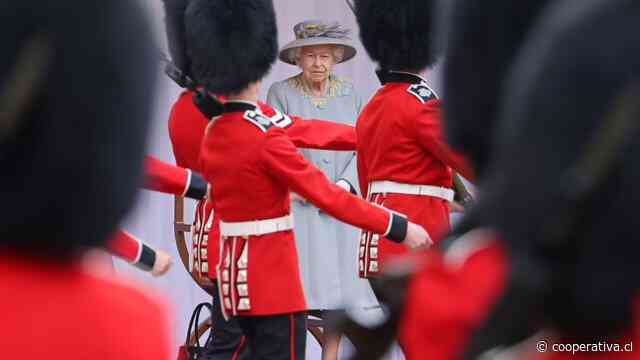 Reina Isabel II celebra sus 95 años con reducido desfile