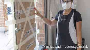 Modena. Tombino usato come ariete: spaccata in due negozi - La Gazzetta di Modena