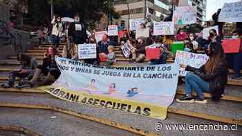 Piden escuelas abiertas en cuarentena: manifestación fue realizada en Providencia por apoderados - EnCancha.cl